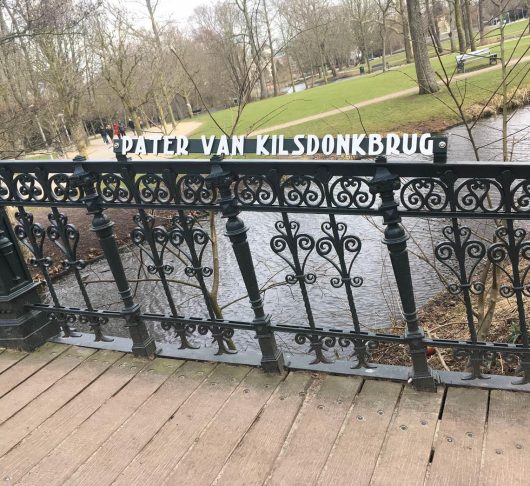 Brug in Amsterdam genoemd naar pater Jan van Kilsdonk