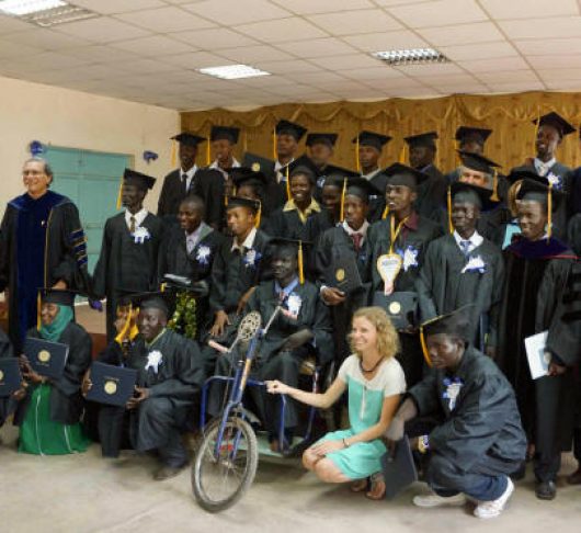 De eerste universitaire promotie van studenten-vluchtelingen