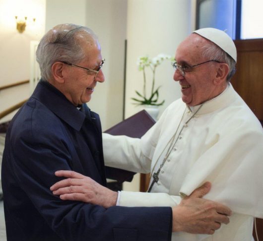 Doe maar gewoon! Onwaarschijnlijke relaas eerste ontmoeting Paus en Generale Overste jezuïeten