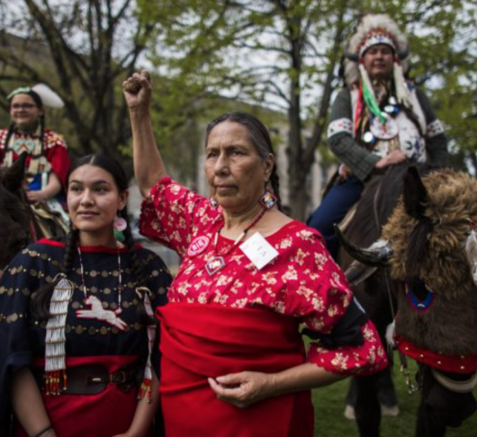 Amerikaanse jezuïeten geven grond terug aan indianen